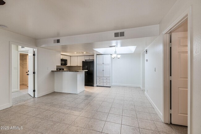 Foto del edificio - 5402 E Windsor Ave