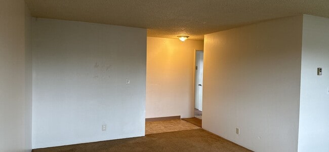 Foto del edificio - (905) Draper Arms Apartments - 2 Bedroom / 1 Bath