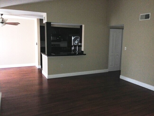 Foto del edificio - 2440 NW 33rd St