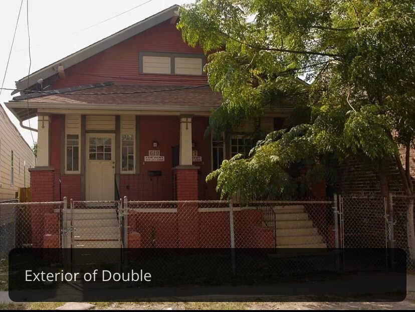 Primary Photo - 619 S Lopez St
