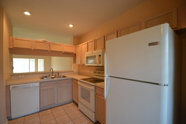Building Photo - BEAUTIFUL 2BR/1.5BA TOWNHOUSE IN HAMPTON PARK