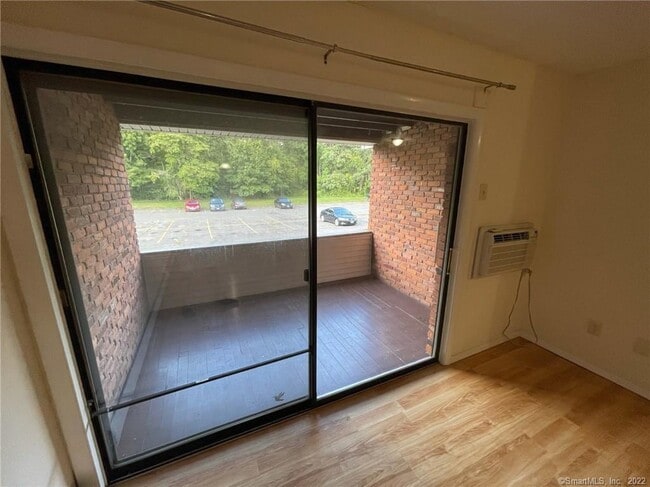 Building Photo - 565 Talcottville Rd