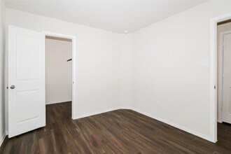 Building Photo - 2157 Middle Rdg Dr