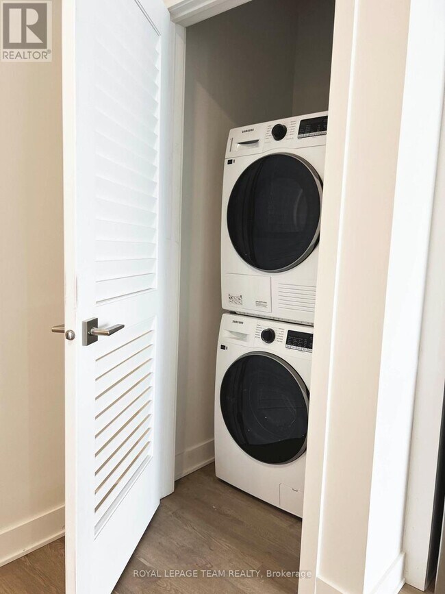 Building Photo - 1655 Carling Ave