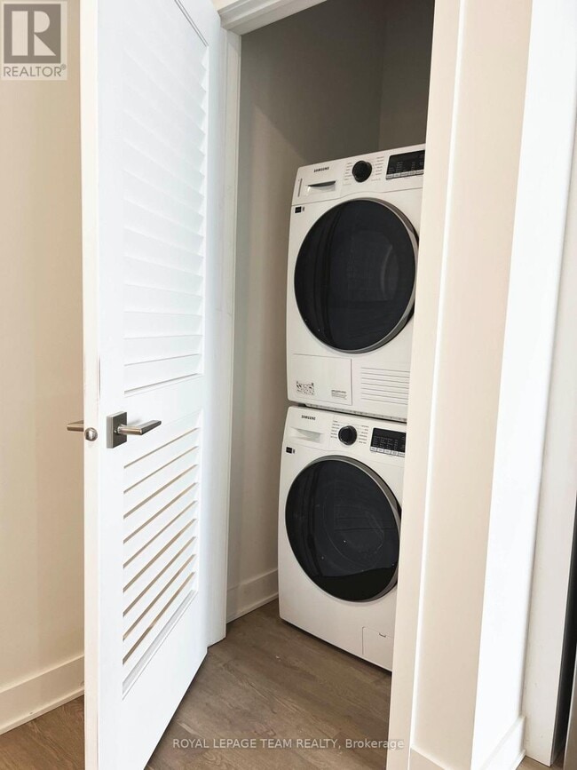 Photo du bâtiment - 1655 Carling Ave