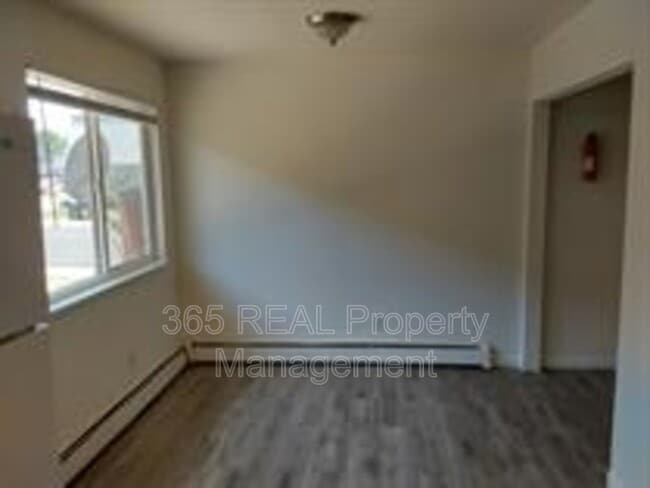 Building Photo - 706 37th Ave