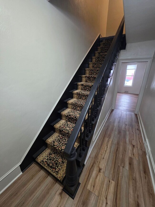 Building Photo - Four Bedroom House Available in Battle Creek!