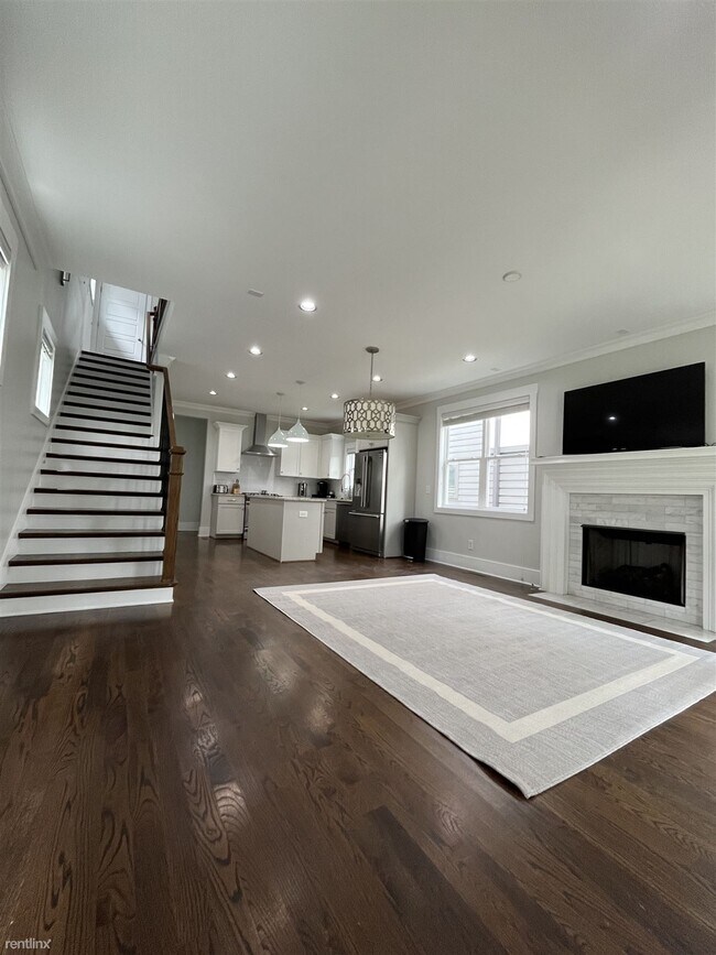 Building Photo - 4 br, 3 bath House - 1705A 14th Avenue South