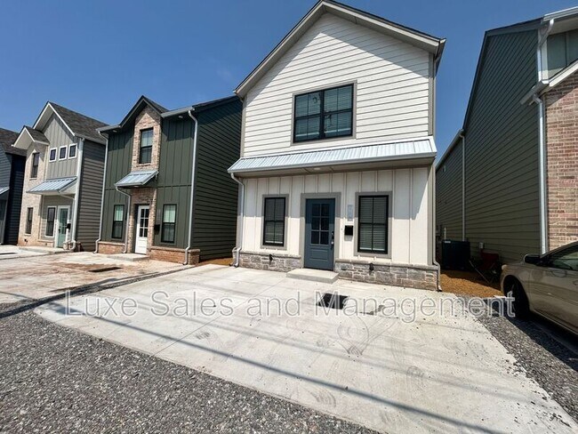 Foto del edificio - 604 W 2nd St