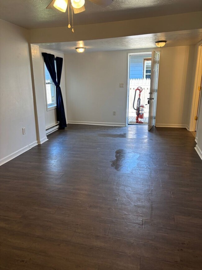 Foto del edificio - 2408 Brown St