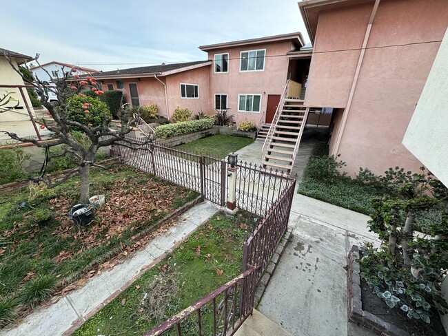 Building Photo - 117 E Hammel St
