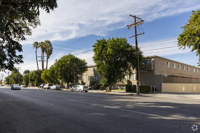 Foto del edificio - 18347 Saticoy St