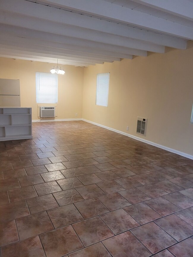 Building Photo - Atlantic 1016