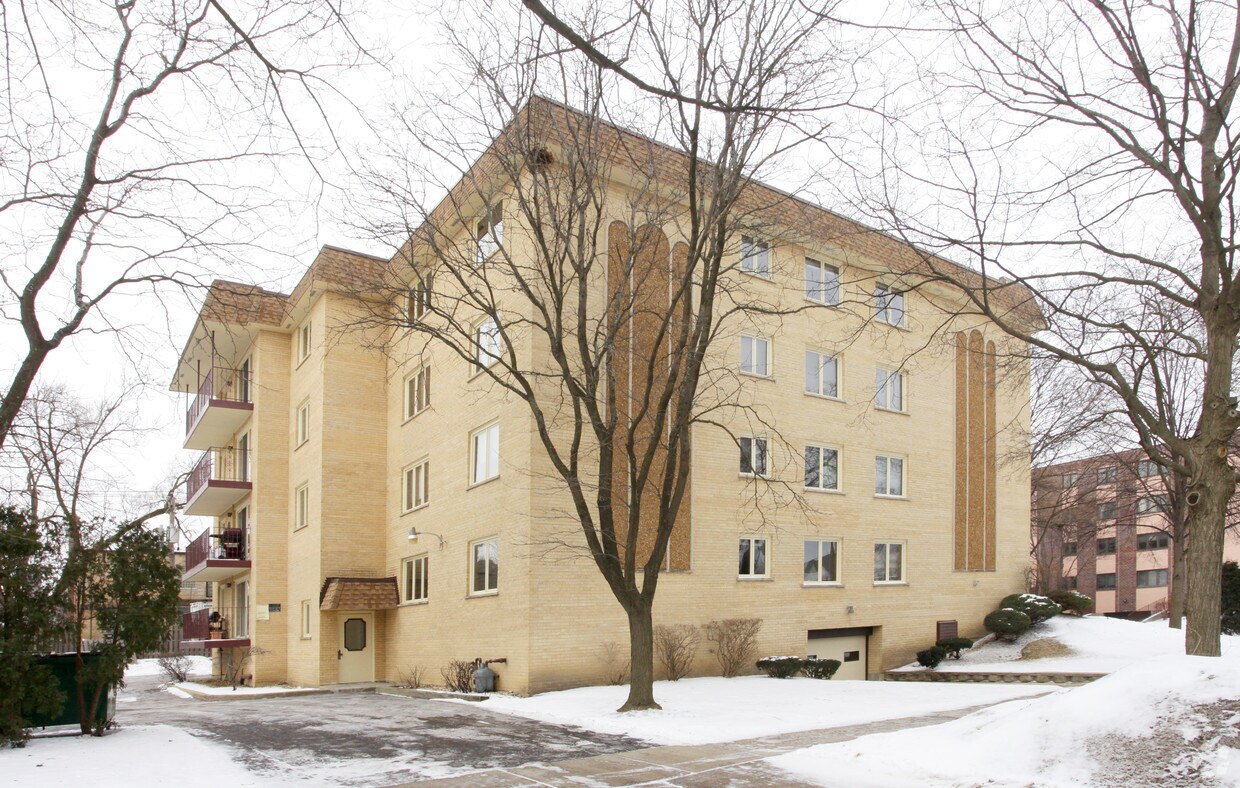Foto del edificio - Pinecrest Condominiums