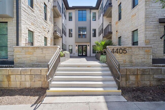 Foto del edificio - 4405 Jackson Ave