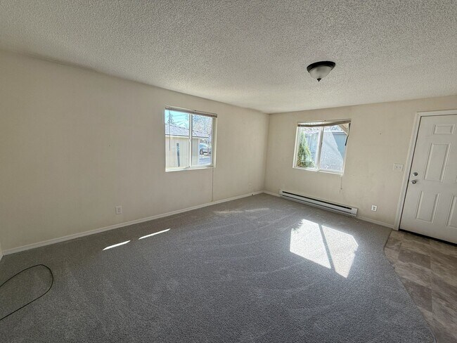 Foto del edificio - COZY 2 BEDROOM & 1 BATHROOM HOME