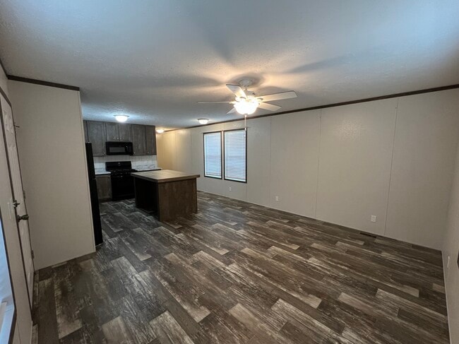 Foto del edificio - 38055 Leverette Ave