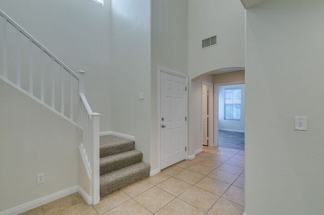 Building Photo - 4 Bedroom Renovated Home near Centennial a...