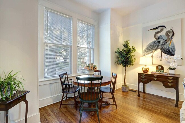 Foto del edificio - 306 E Victory Dr