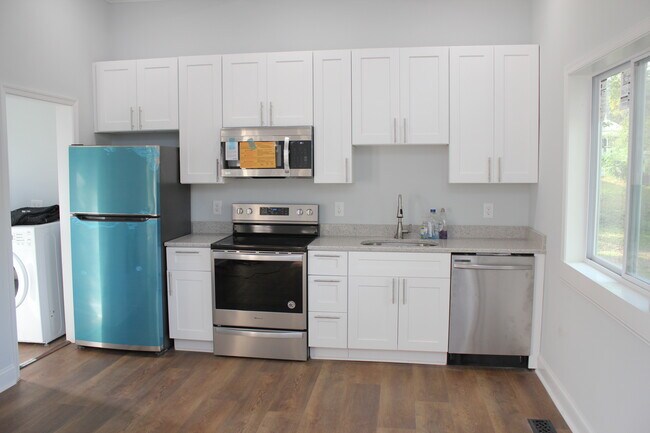 Cocina (el plástico azul se ha retirado del frigorífico) - 805 Mill St