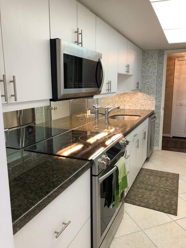 Foto del edificio - 3570 S Ocean Blvd