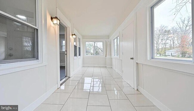 Foto del edificio - 2531 E Chestnut Ave