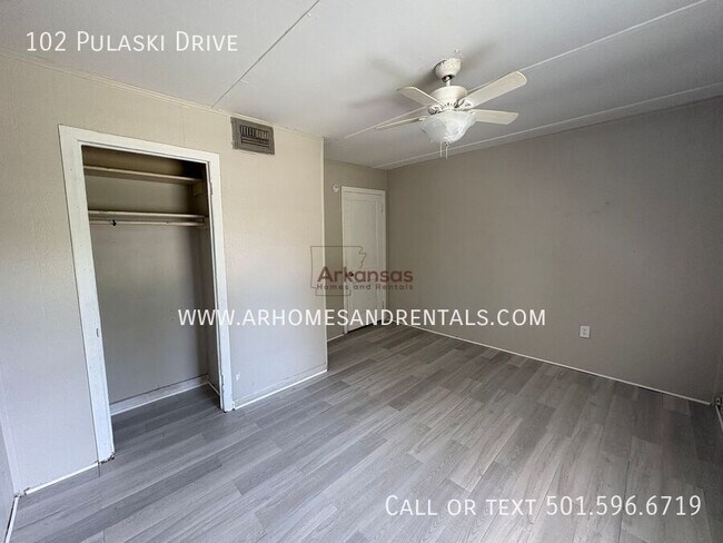 Foto del edificio - 102 Pulaski Dr