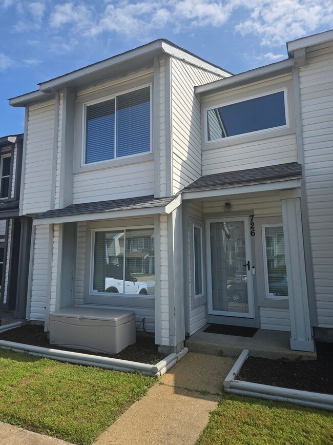 Building Photo - 726 Quesnel Dr