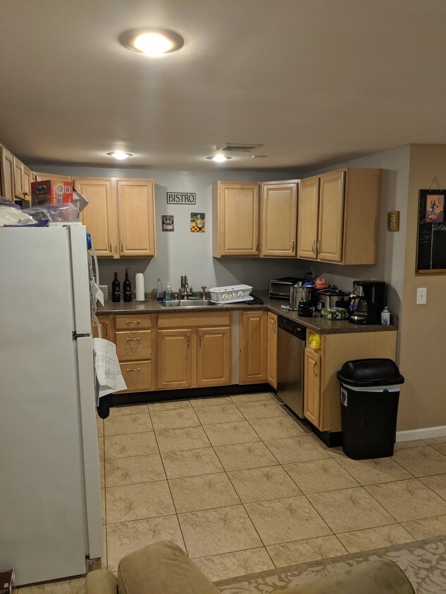 17 Palmer St Unit 2 Floor, Elizabeth, NJ 07202 Apartments in