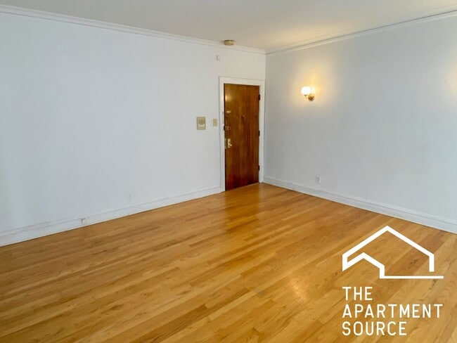 Building Photo - 432 W Surf St