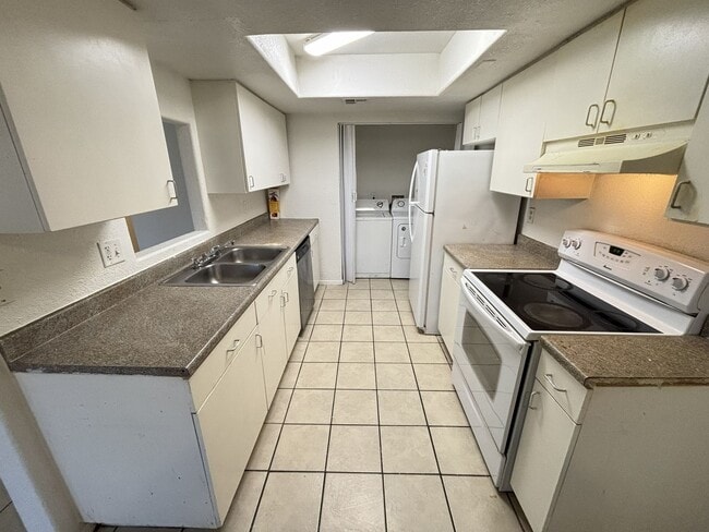 Building Photo - 6990 Dunsbach Way