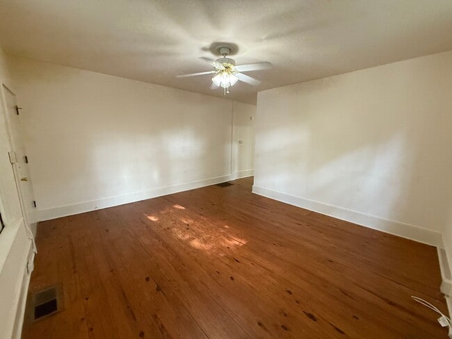 Building Photo - Charming Historic Home – Spacious 2-Bedroo...
