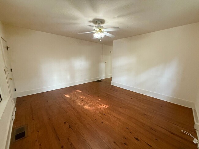 Foto del edificio - Charming Historic Home – Spacious 2-Bedroom Apartment in Boulevard/Normaltown