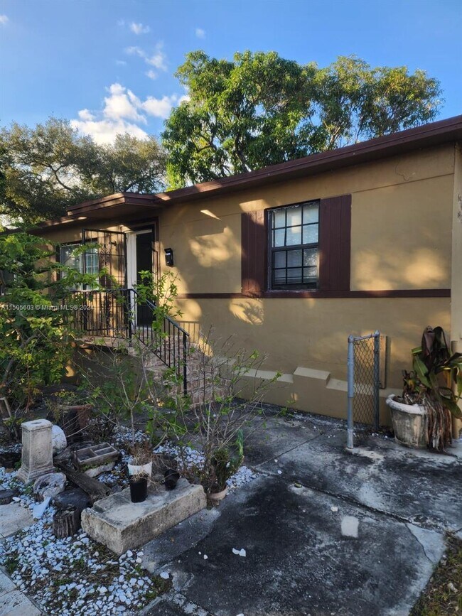 Foto del edificio - 6910 NW 5th Pl