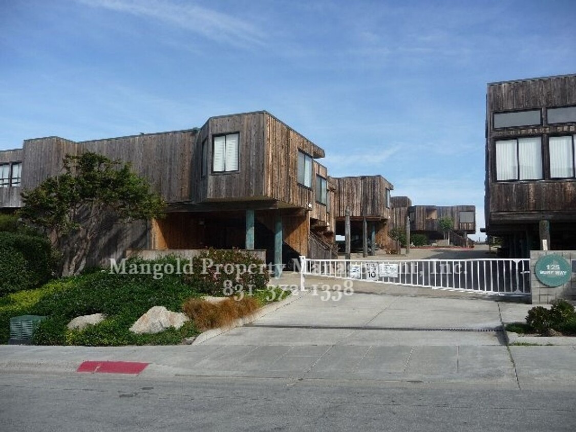 Primary Photo - Beach Front 1-Bed 1-Bath Ocean House Harbo...