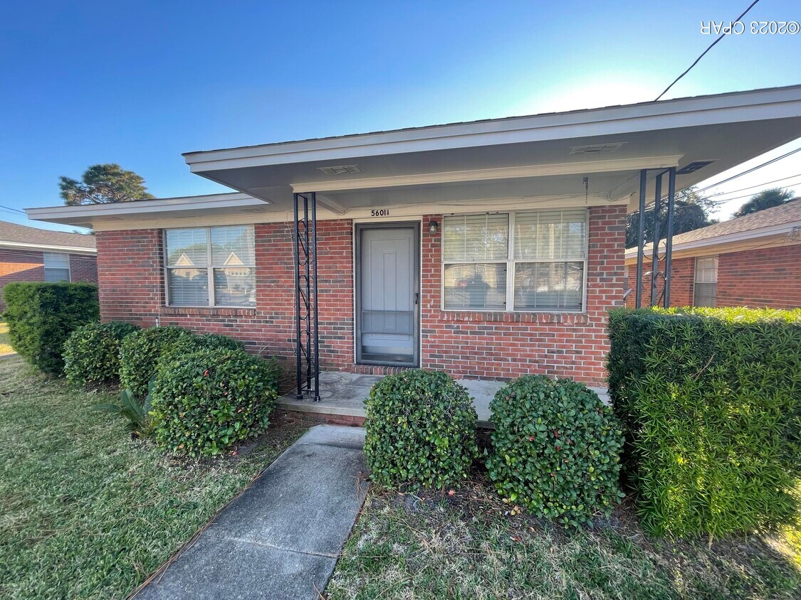 Primary Photo - 5601 Hilltop Ave