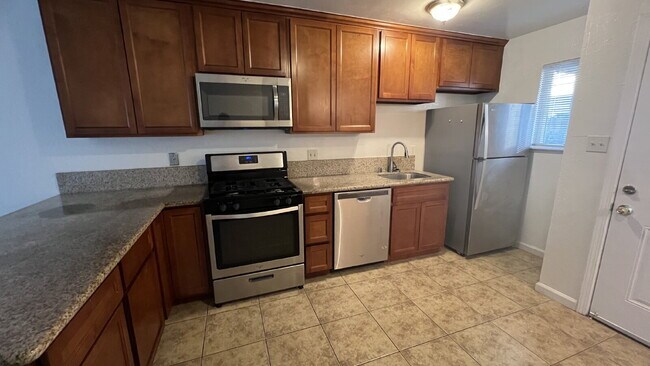 Foto del edificio - ** Move in special $1995 moves you in - Includes Deposit and January 2026 Rent. ** Updated interi...