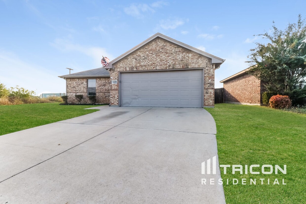 Foto principal - 12440 Hunters Mill Trail Burleson TX