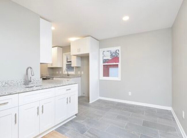 Foto del edificio - 212 Thornton Ave