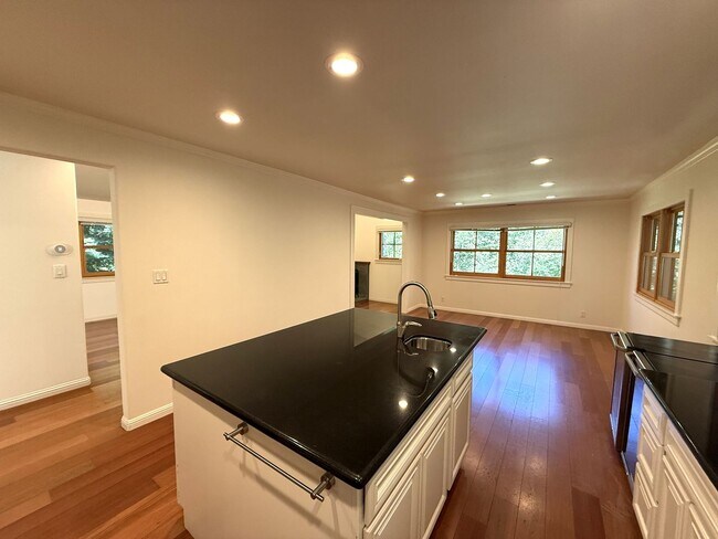 Foto del edificio - CRAFTSMAN 5BD / 3.5BA HOME ON DESIRABLE CU...
