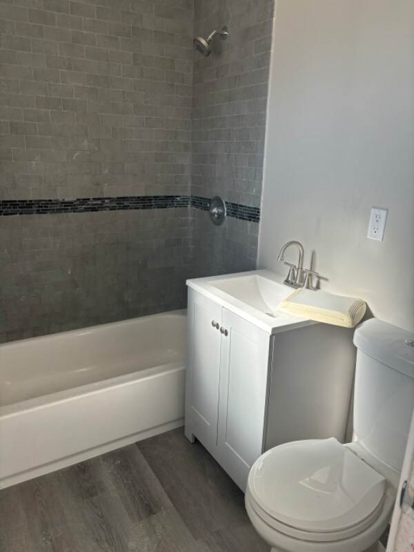 6212 Specht Ave Unit 1/2, Bell Gardens, CA 90201 Room for Rent in