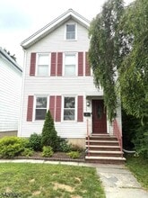 Building Photo - 46 Maple St