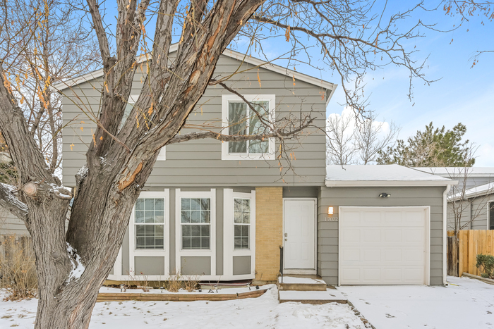 Foto principal - Charming 4-Bedroom Home