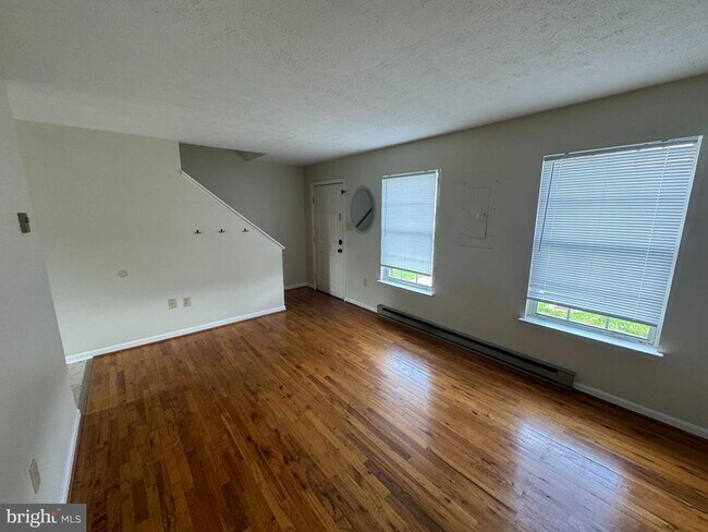 Foto del edificio - 205 Little River Dr