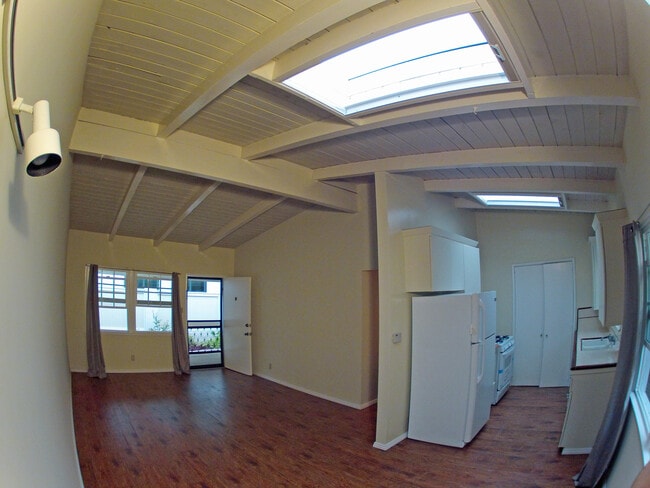 Building Photo - 641 5th St