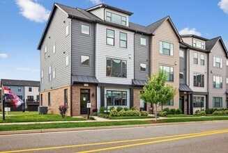Building Photo - 1225 Old Trail Dr