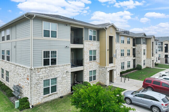 Alternar - Patriot Pointe