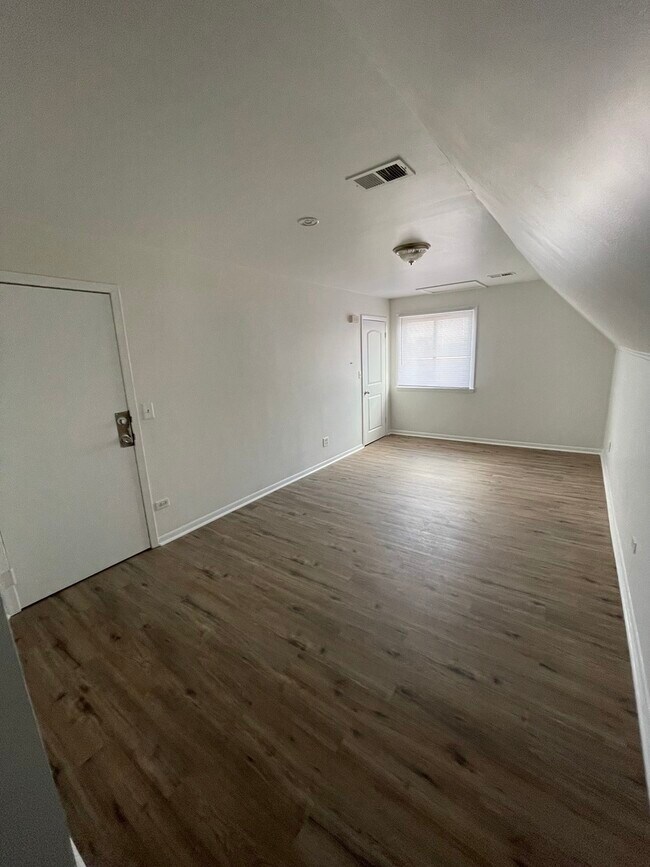 Foto del edificio - 5333 W Fullerton Ave