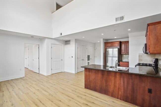 Building Photo - 769 Montgomery St