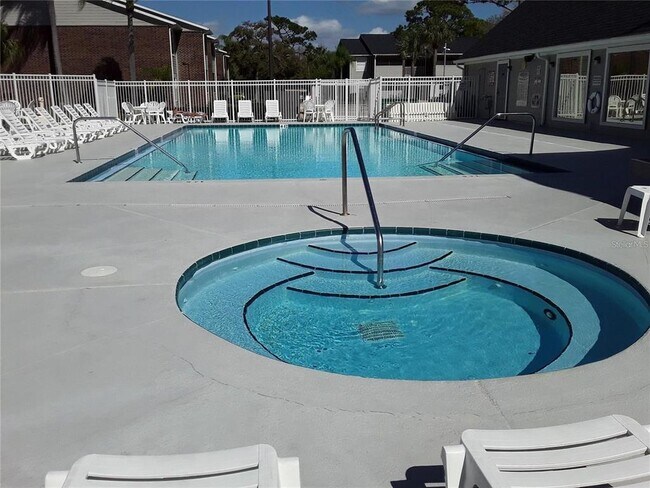 Foto del edificio - 1400 Gandy Blvd N